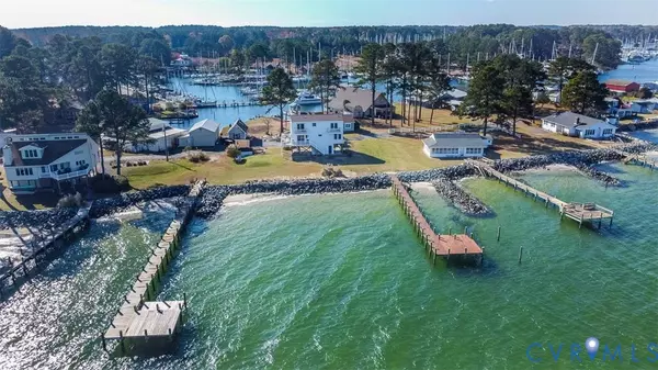 Deltaville, VA 23043,402 Riverside DR