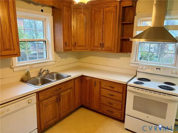 Henrico, VA 23228,7409 Oakmont DR