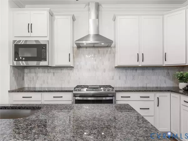 Moseley, VA 23120,18536 Palisades RDG