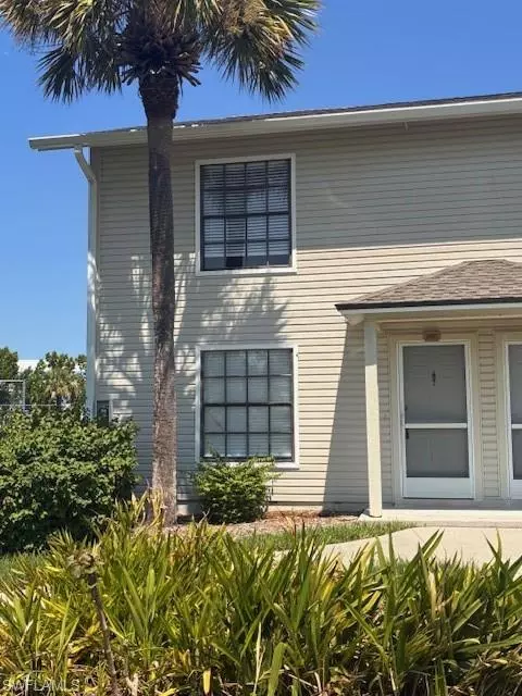 Fort Myers, FL 33967,17350 W Carnegie CIR #301