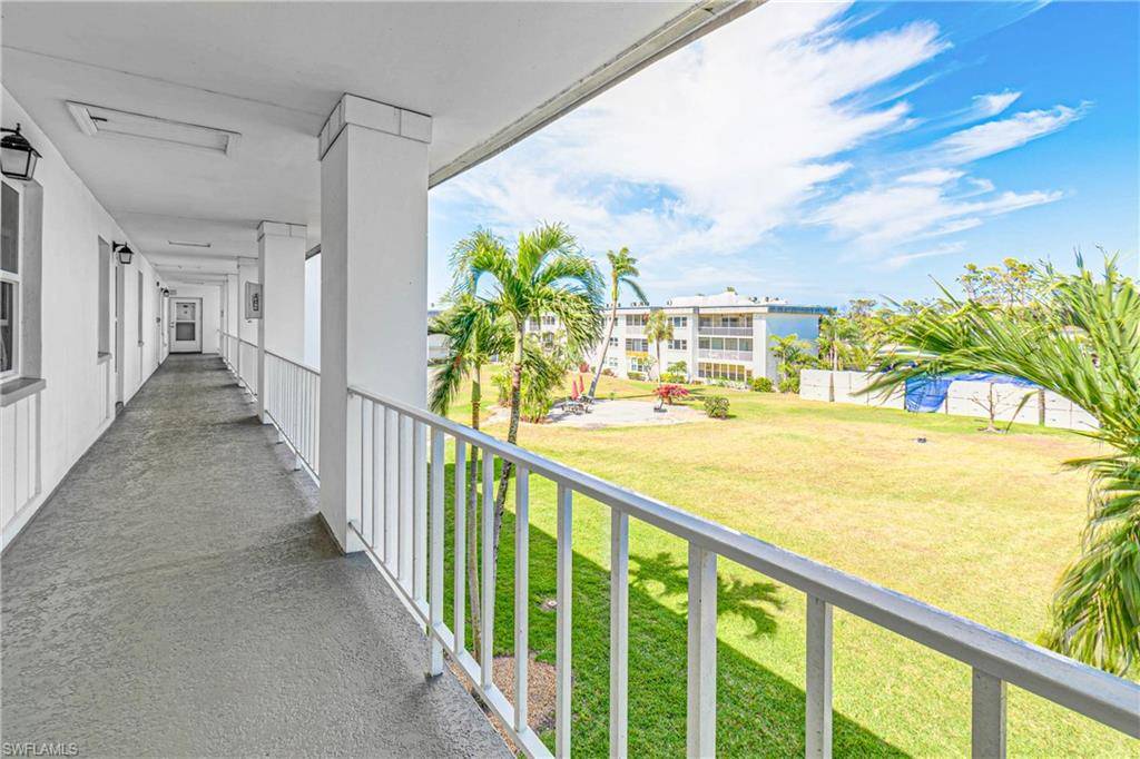 1724 Pine Valley DR #318, Fort Myers, FL 33907