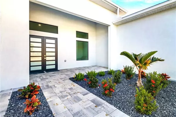 Cape Coral, FL 33909,104 NE 6th ST