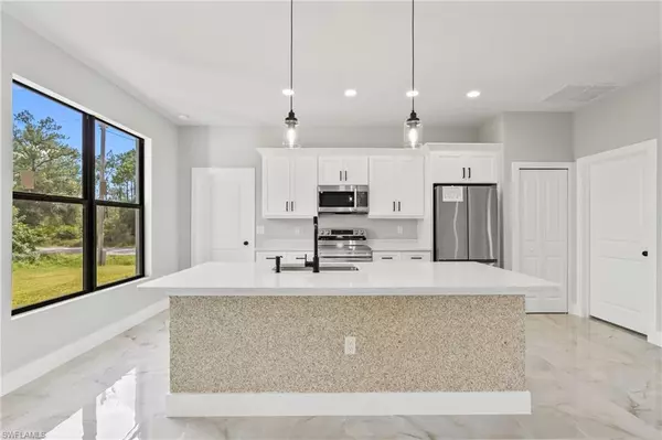 Lehigh Acres, FL 33972,907 W 9th ST