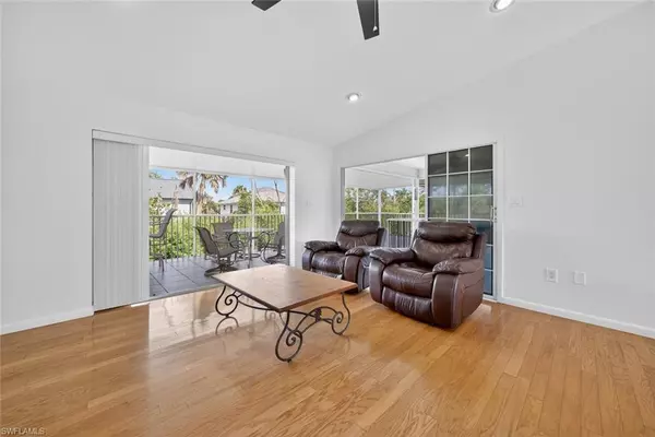 Sanibel, FL 33957,640 Oliva ST