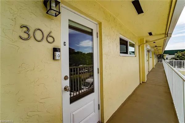 Naples, FL 34102,1100 8th AVE S #306C