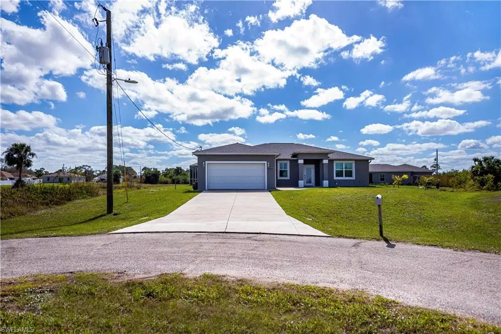 Labelle, FL 33935,3204 Lark CT