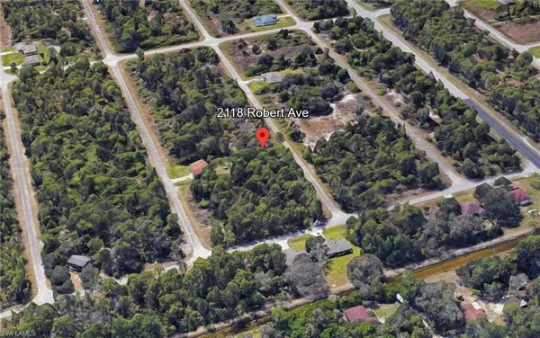 2118 Robert AVE, Alva, FL 33920