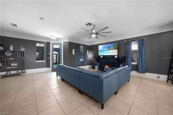 Cape Coral, FL 33991,118 SW 21st TER