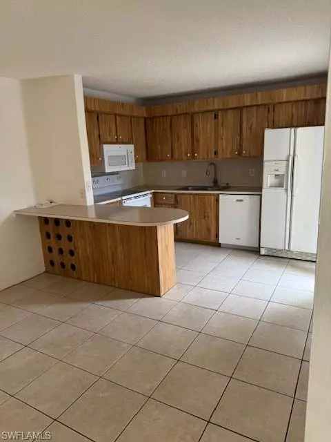 Fort Myers, FL 33907,1589 Park Meadows DR #2