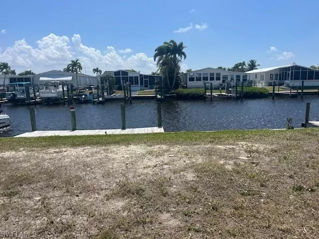 North Fort Myers, FL 33917,5537 Sir Walter WAY