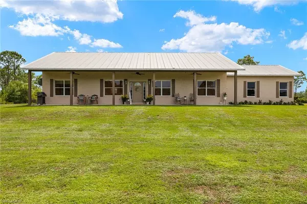 99 Trader RD, Labelle, FL 33935