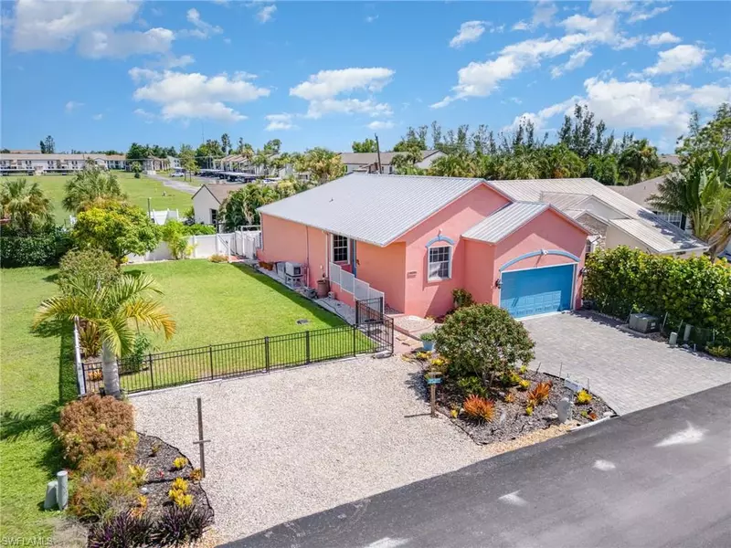 6070 Waterway Bay DR, Fort Myers, FL 33908