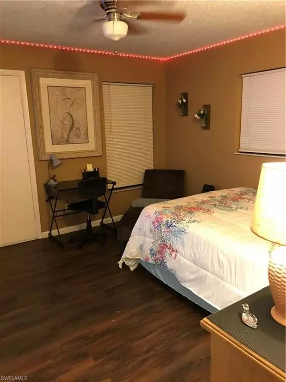 North Fort Myers, FL 33917,300-302 Hubbard AVE