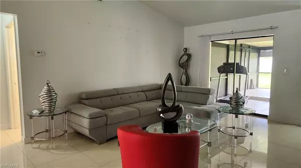 Cape Coral, FL 33991,122 SW 21st ST