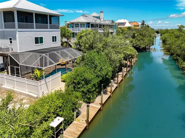 Upper Captiva, FL 33924,631 Rum RD