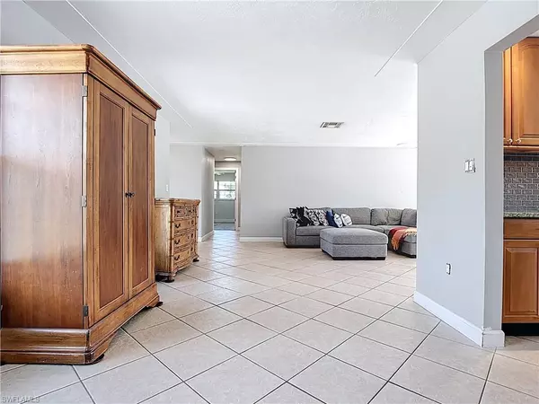 Fort Myers, FL 33919,5351 Chippendale CIR E