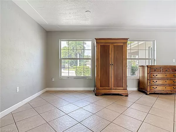 Fort Myers, FL 33919,5351 Chippendale CIR E