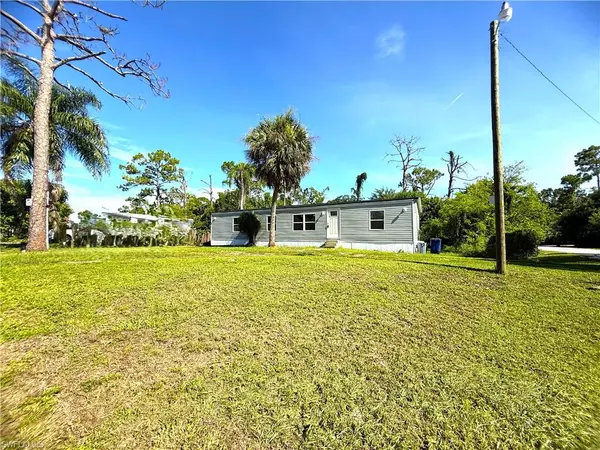 1982 Laurel LN, North Fort Myers, FL 33917