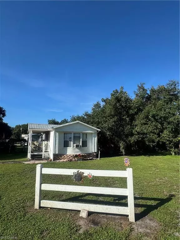 Moore Haven, FL 33471,1115 Shady LN