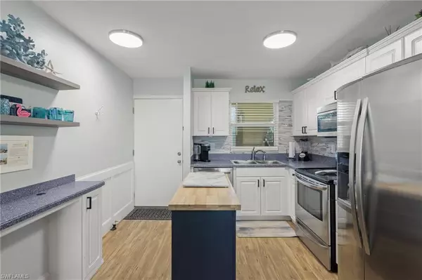 Sarasota, FL 34242,915 Beach RD #215