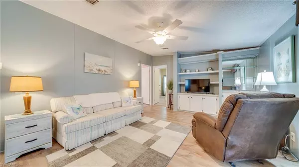 North Fort Myers, FL 33903,566 Horizon DR