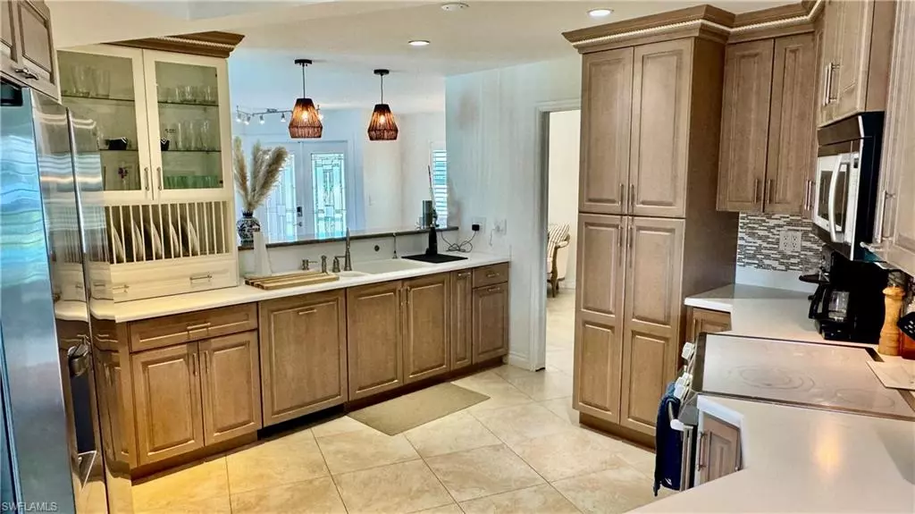 Cape Coral, FL 33990,1927 SE 10th ST
