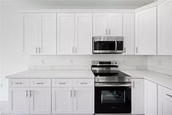 Lehigh Acres, FL 33973,847 Meadow RD