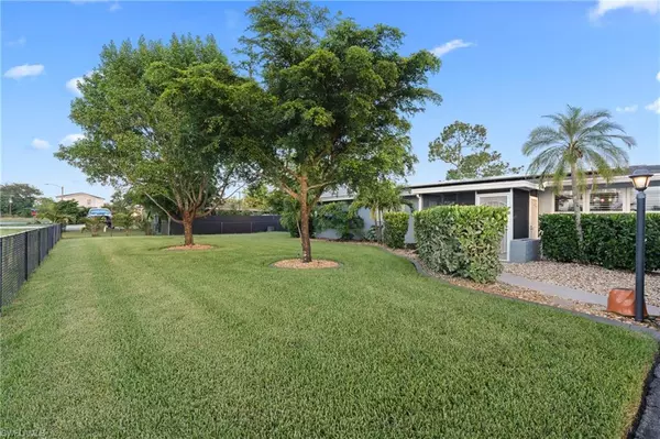 Lehigh Acres, FL 33936,402 E Cleveland LN