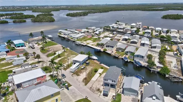 Fort Myers Beach, FL 33931,856 Oak ST