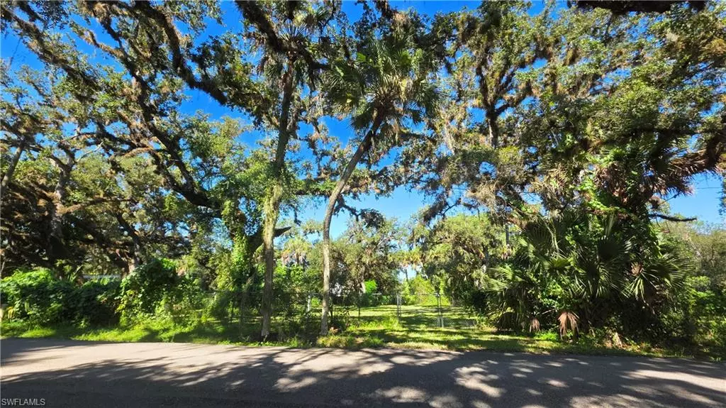 92 Clay ST, Labelle, FL 33935