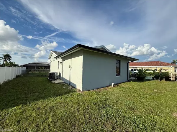 Cape Coral, FL 33991,421 SW 21st TER