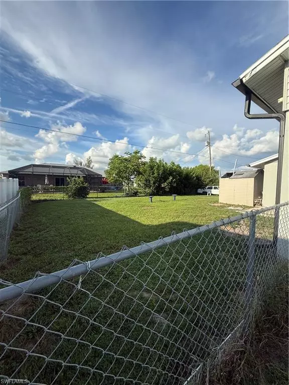 Cape Coral, FL 33991,421 SW 21st TER