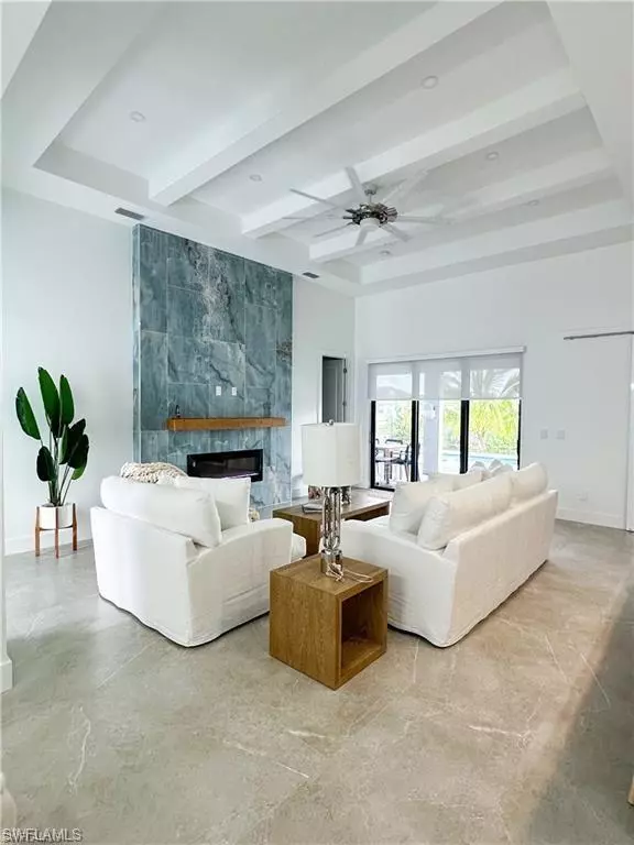 9 NW 8th TER, Cape Coral, FL 33993