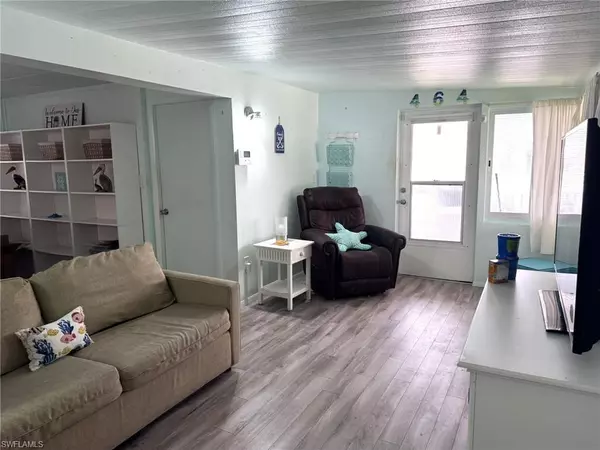 Palmetto, FL 34221,464 Kaiser DR