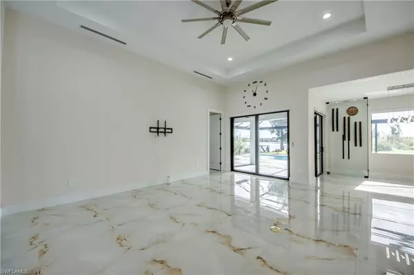 Cape Coral, FL 33991,607 SW 18th CT