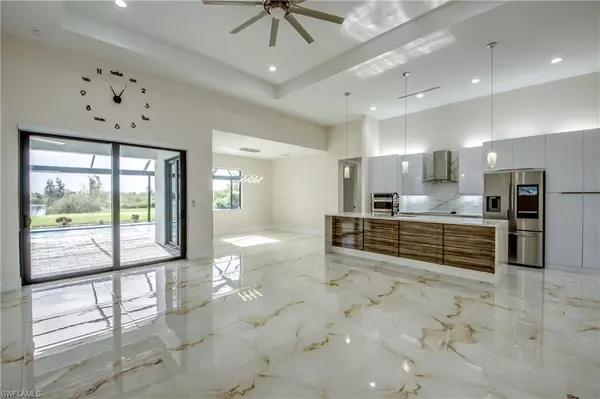 Cape Coral, FL 33991,607 SW 18th CT