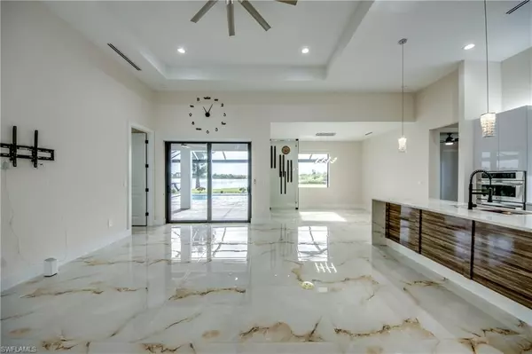 Cape Coral, FL 33991,607 SW 18th CT