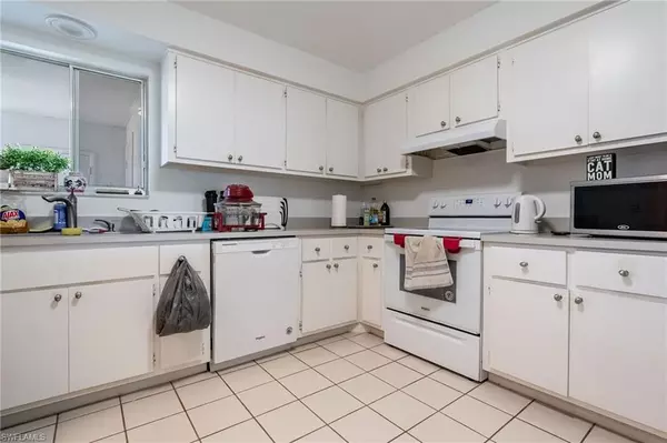 Fort Myers, FL 33907,8649 Flores CT