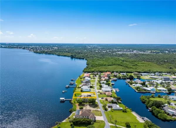 North Fort Myers, FL 33917,2053 Club House RD