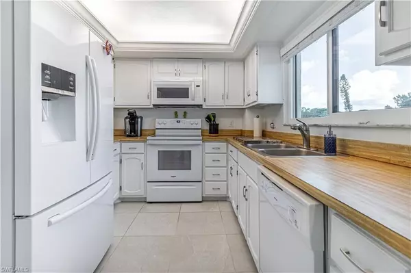 Fort Myers, FL 33907,7402 Lake Breeze DR #212