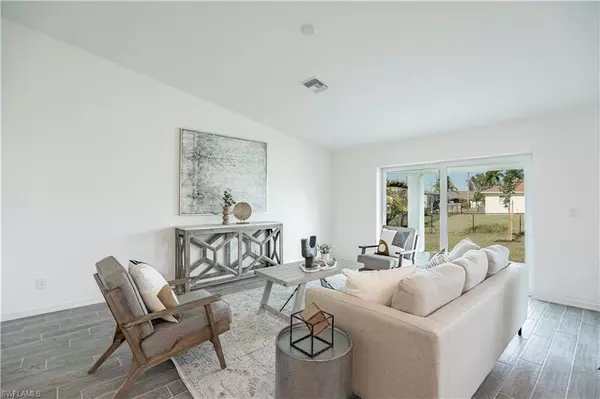 Cape Coral, FL 33991,207 SW 12th ST