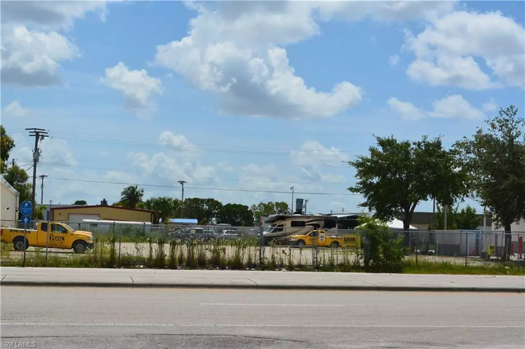 Cape Coral, FL 33990,929 Country Club BLVD