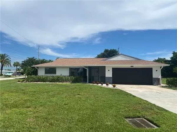 1719 Sandy CIR, Cape Coral, FL 33904