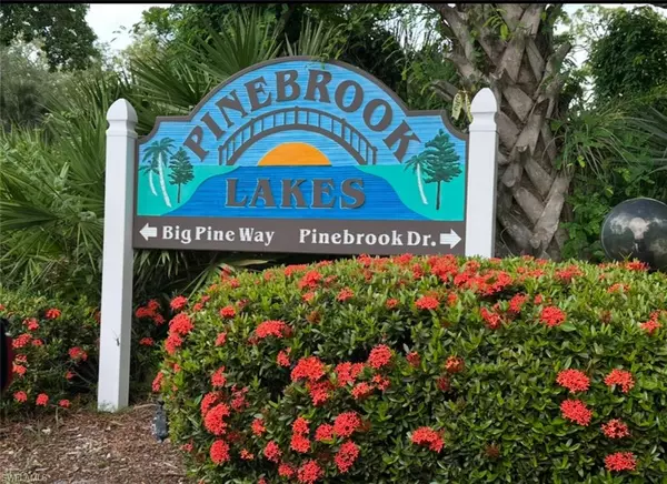 122 Pinebrook DR, Fort Myers, FL 33907