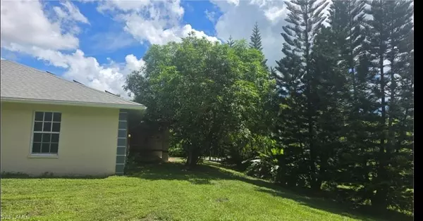 2831 White BLVD, Naples, FL 34117