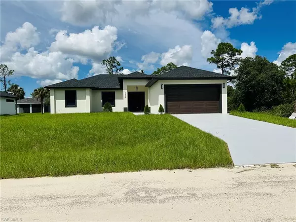 1013 Barcelona ST E, Lehigh Acres, FL 33974