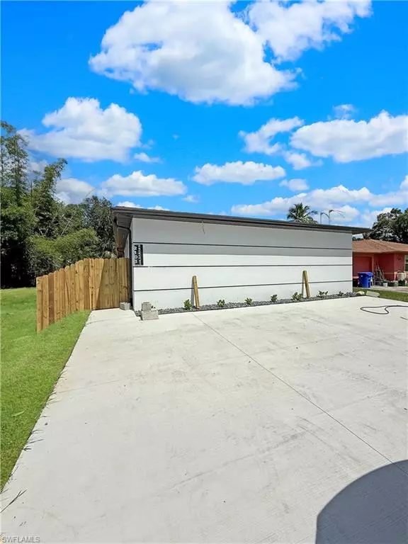 2103 French ST, Fort Myers, FL 33916