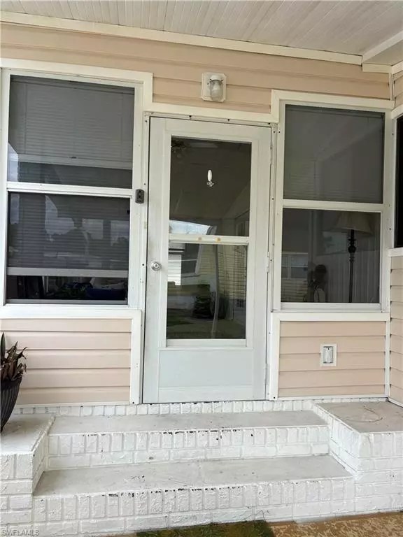 North Fort Myers, FL 33903,448 Snead DR