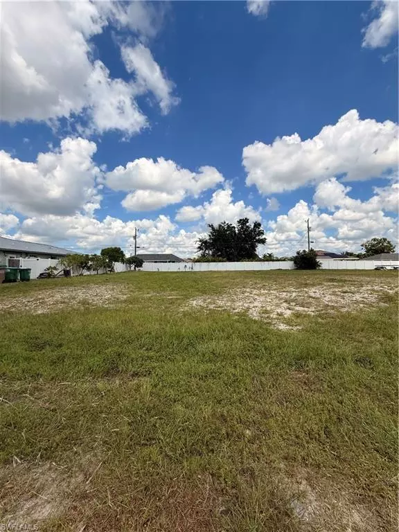 Cape Coral, FL 33914,623 SW 25th LN