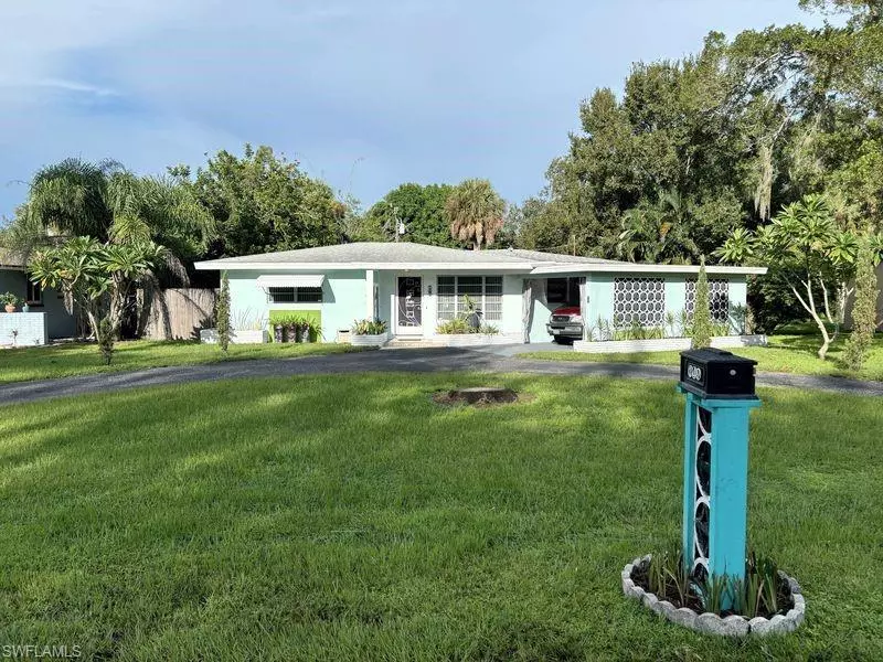 142 Palm Tree LN, Fort Myers, FL 33905